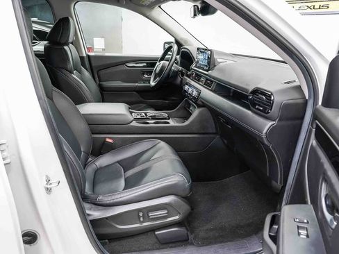 Used 2025 Honda Pilot EX-L image 16