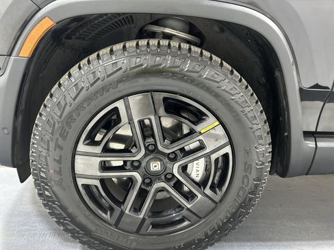 Used 2024 Rivian R1T Adventure Dual AWD/4WD image 9