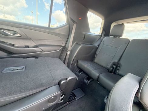 Certified 2023 Chevrolet Traverse RS FWD image 33