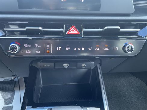 New 2025 Kia Niro LX image 16