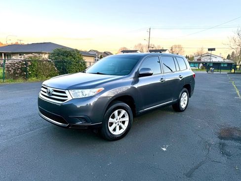 Used 2013 Toyota Highlander 4WD w/ Cold Weather Pkg image 1