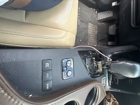 Used 2016 Toyota Avalon Limited w/ Toyota Safety Sense Package FWD image 17