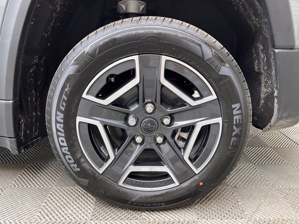 New 2026 Jeep Cherokee Laredo AWD/4WD image 4