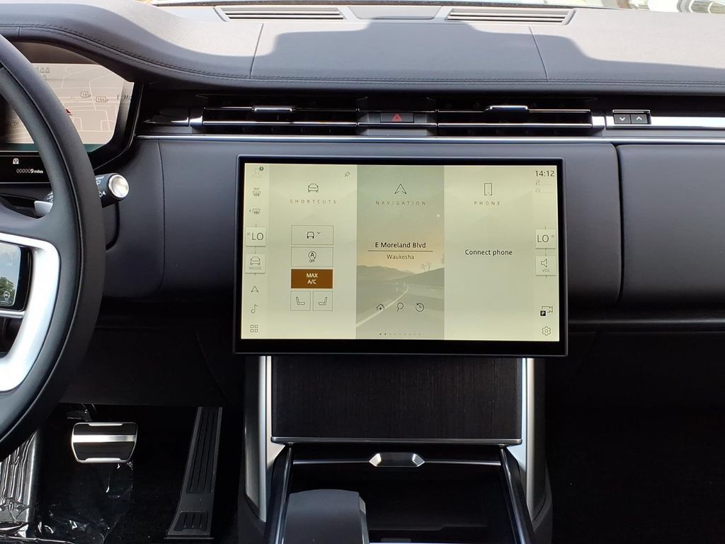 New 2026 Land Rover Range Rover Long Wheelbase SE AWD/4WD image 17