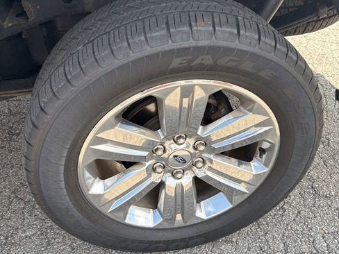 Used 2018 Ford F150 Lariat w/ Equipment Group 502A Luxury AWD/4WD image 13