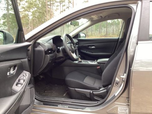 Used 2024 Nissan Sentra SV image 8