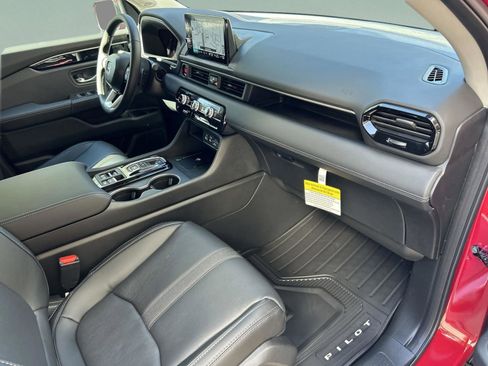 Certified 2025 Honda Pilot Touring image 19