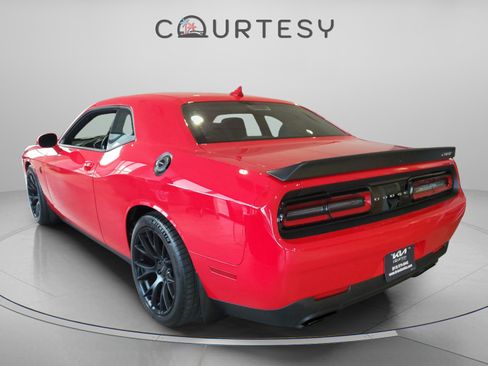 Used 2015 Dodge Challenger SRT Hellcat image 2