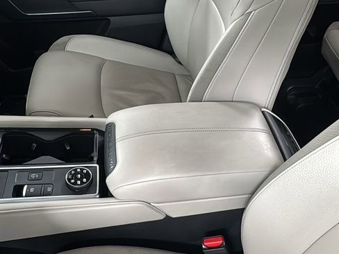 Used 2025 Nissan Pathfinder SL image 36