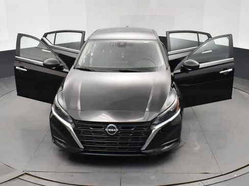 Used 2025 Nissan Altima 2.5 SV image 10