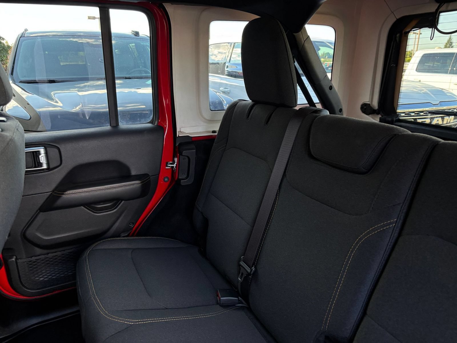 Used 2025 Jeep Wrangler Unlimited Sahara AWD/4WD image 38