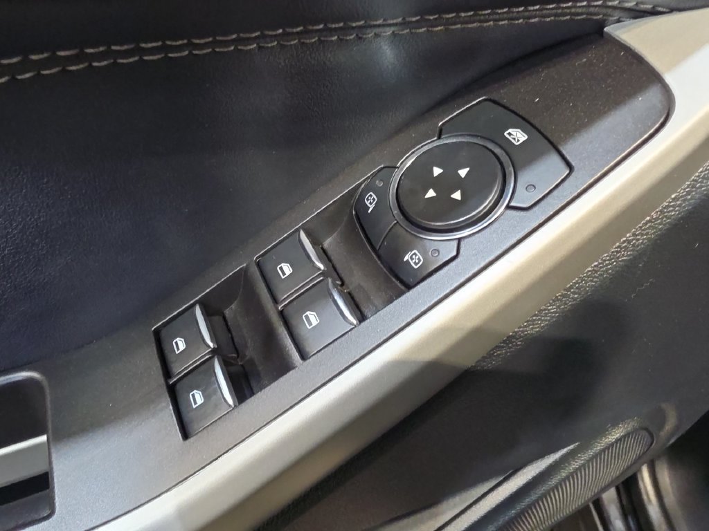 Used 2023 Ford Explorer XLT AWD/4WD image 15