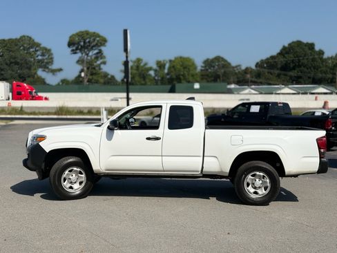 Used 2023 Toyota Tacoma SR RWD image 4