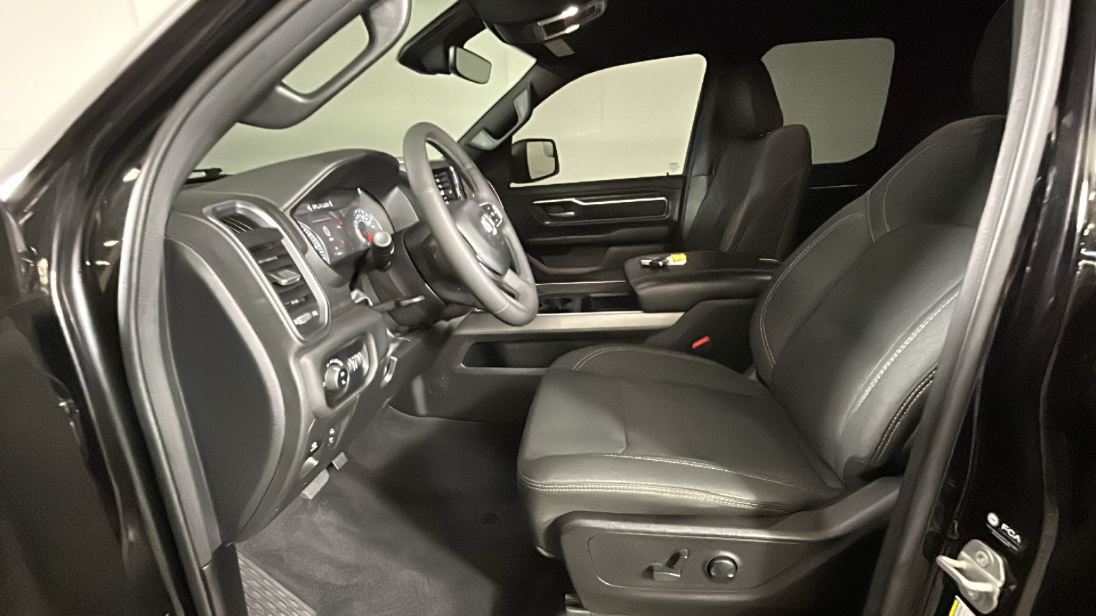 Used 2025 RAM 1500 Big Horn AWD/4WD image 14