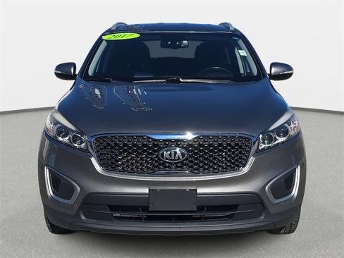 Used 2017 Kia Sorento LX w/ LX Convenience Package image 2