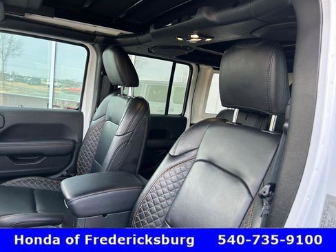 Used 2023 Jeep Wrangler Unlimited Sahara image 29