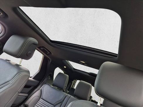 Certified 2025 Land Rover Discovery S AWD/4WD image 16