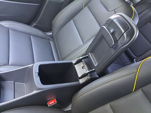 Used 2025 Chevrolet Trax ACTIV w/ Sunroof Package image 30