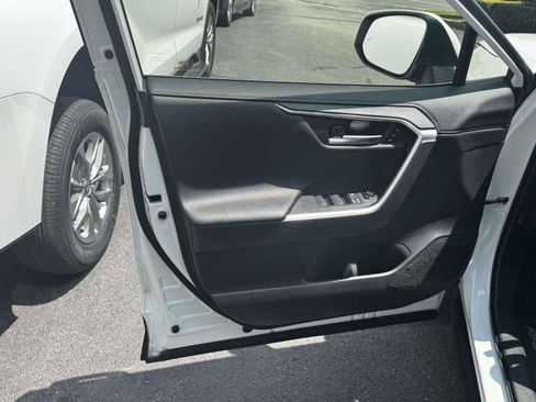 Used 2019 Toyota RAV4 Limited AWD/4WD image 16