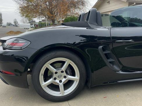 Used 2017 Porsche 718 Boxster image 4