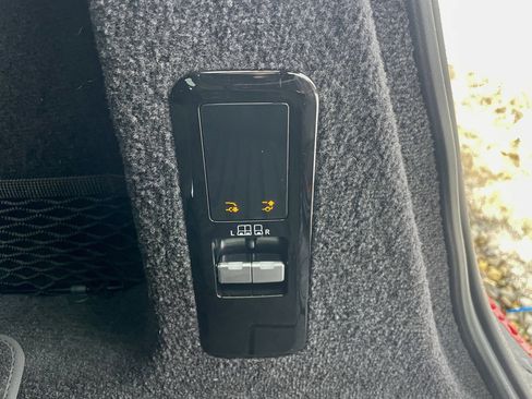 Used 2024 Land Rover Range Rover Sport Dynamic SE image 37