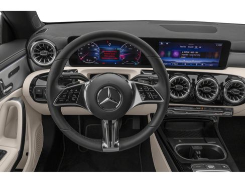 Used 2025 Mercedes-Benz CLA 250 4MATIC image 4