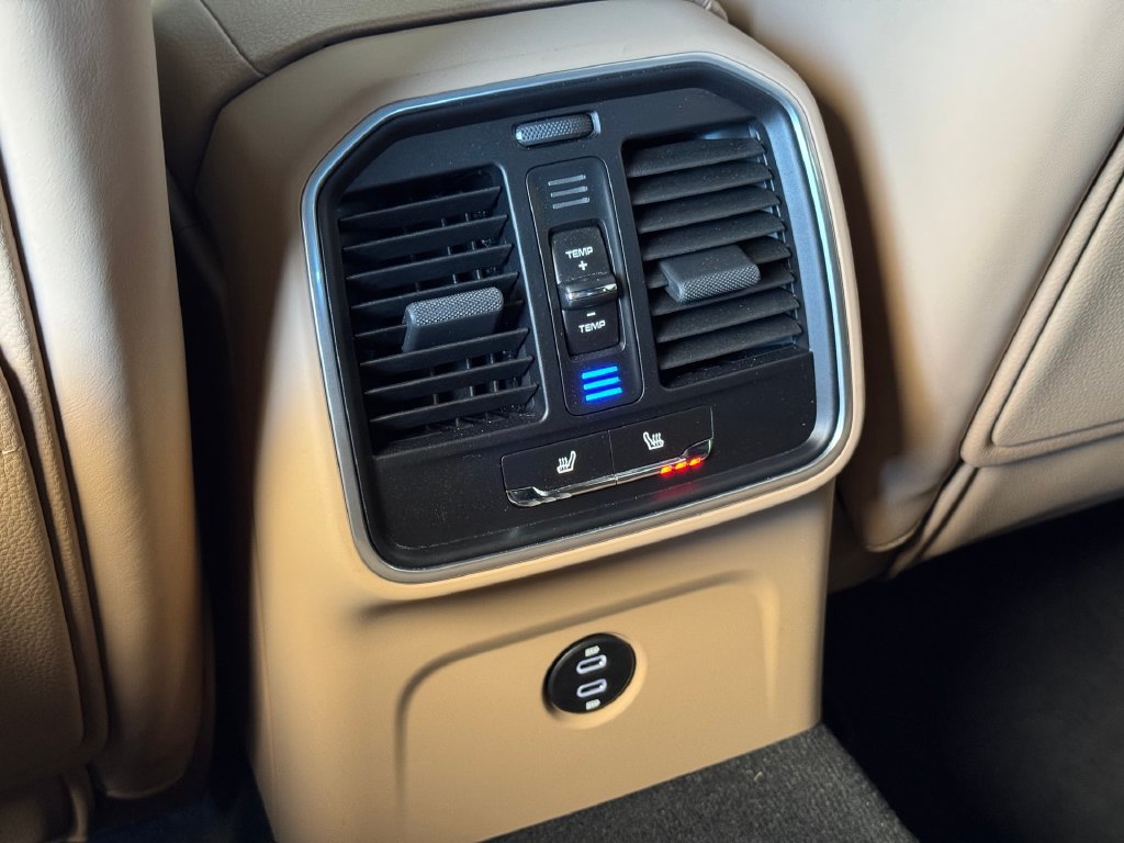 Certified 2026 Porsche Macan AWD/4WD image 38