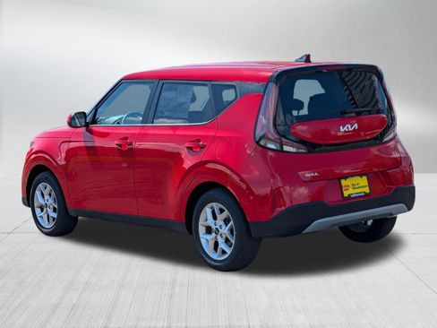 Certified 2025 Kia Soul LX w/ LX Technology Package FWD image 5