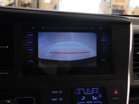 Used 2015 Toyota Sienna XLE Premium FWD image 18