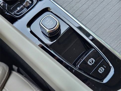 Certified 2025 Volvo XC60 T8 Ultra w/ Protection Package Premier image 23