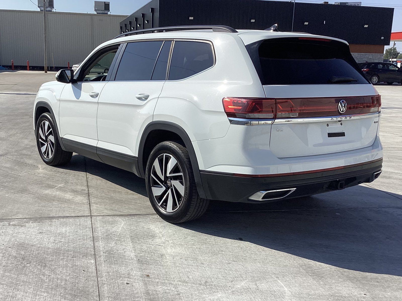 Used 2024 Volkswagen Atlas SE AWD/4WD image 8