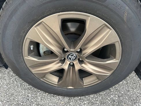 Used 2023 Toyota Highlander Bronze Edition AWD/4WD image 49