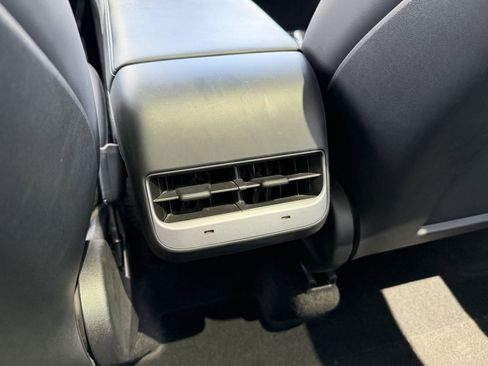 Used 2023 Tesla Model Y Long Range AWD/4WD image 17