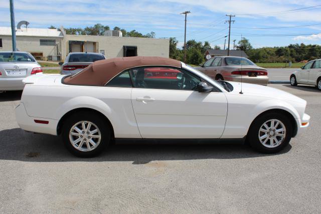 Used 2007 Ford Mustang Premium RWD image 9