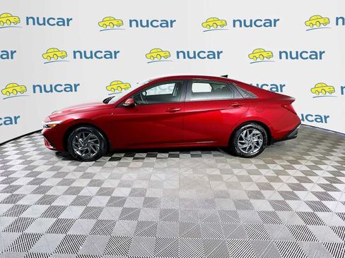 Used 2025 Hyundai Elantra Hybrid FWD image 4