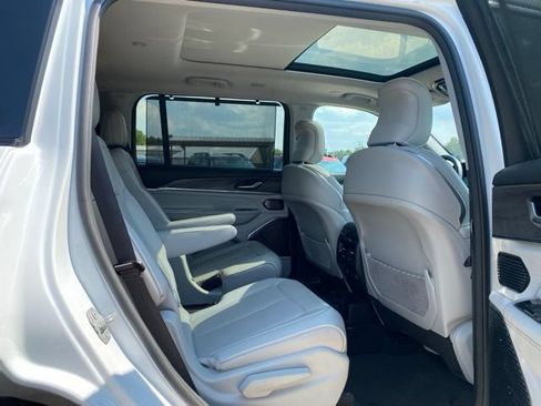Used 2022 Jeep Grand Cherokee L Overland w/ Luxury Tech Group IV AWD/4WD image 13