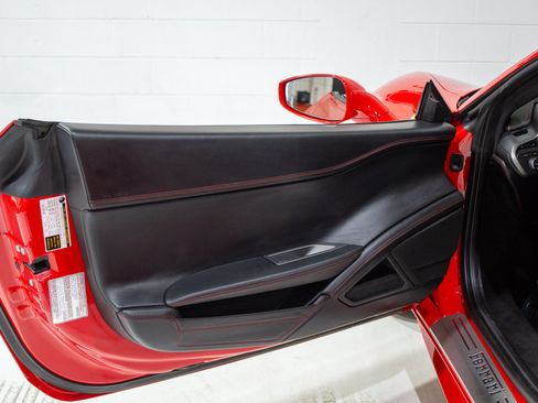 Used 2014 Ferrari 458 Italia Coupe RWD image 31
