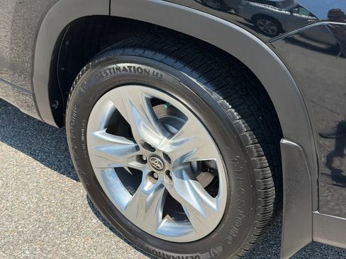 Used 2017 Toyota Highlander Limited AWD/4WD image 29