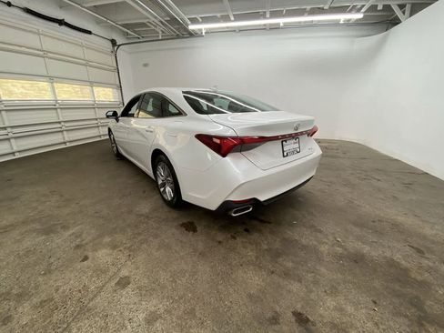 Used 2022 Toyota Avalon XLE image 4