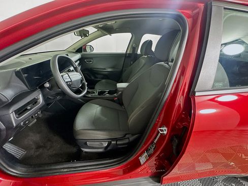 Used 2025 Kia K4 LXS image 13
