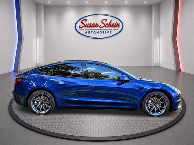 Used 2022 Tesla Model 3 Long Range AWD/4WD image 3