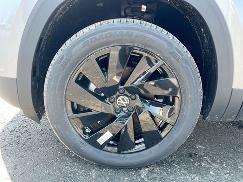 New 2025 Volkswagen Atlas SE image 35