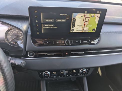 Used 2025 Mitsubishi Outlander SE image 18