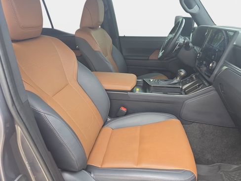 Used 2024 Lexus GX 550 w/ Accessory Package (Z1) AWD/4WD image 10