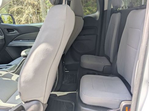 Used 2020 Chevrolet Colorado LT w/ Safety Package image 17