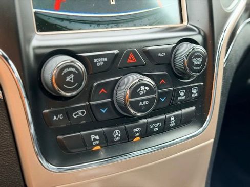 Used 2017 Jeep Grand Cherokee Limited image 16