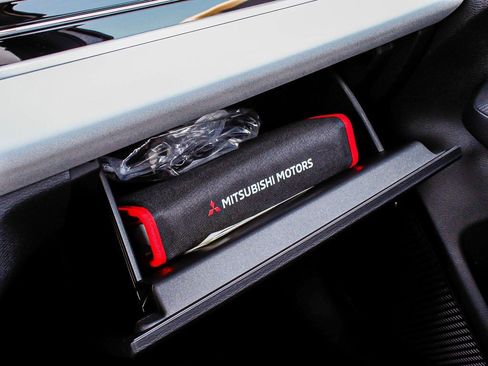 New 2025 Mitsubishi Outlander SE image 17