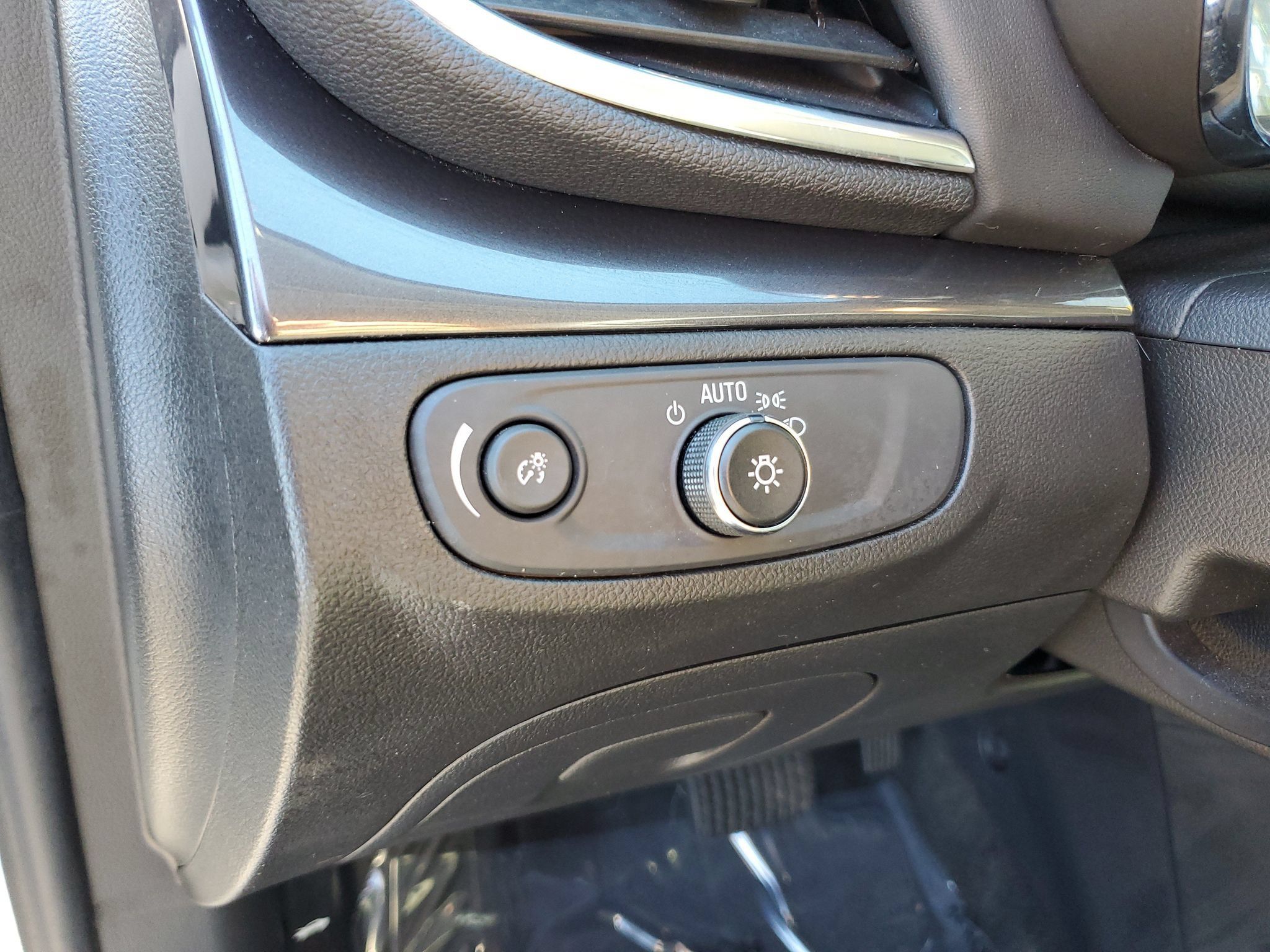 Used 2022 Buick Encore Preferred w/ Safety Package FWD image 17