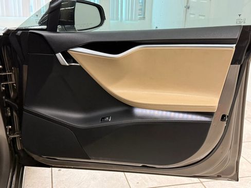 Used 2015 Tesla Model S 70D image 22