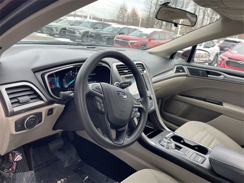 Used 2018 Ford Fusion SE image 10